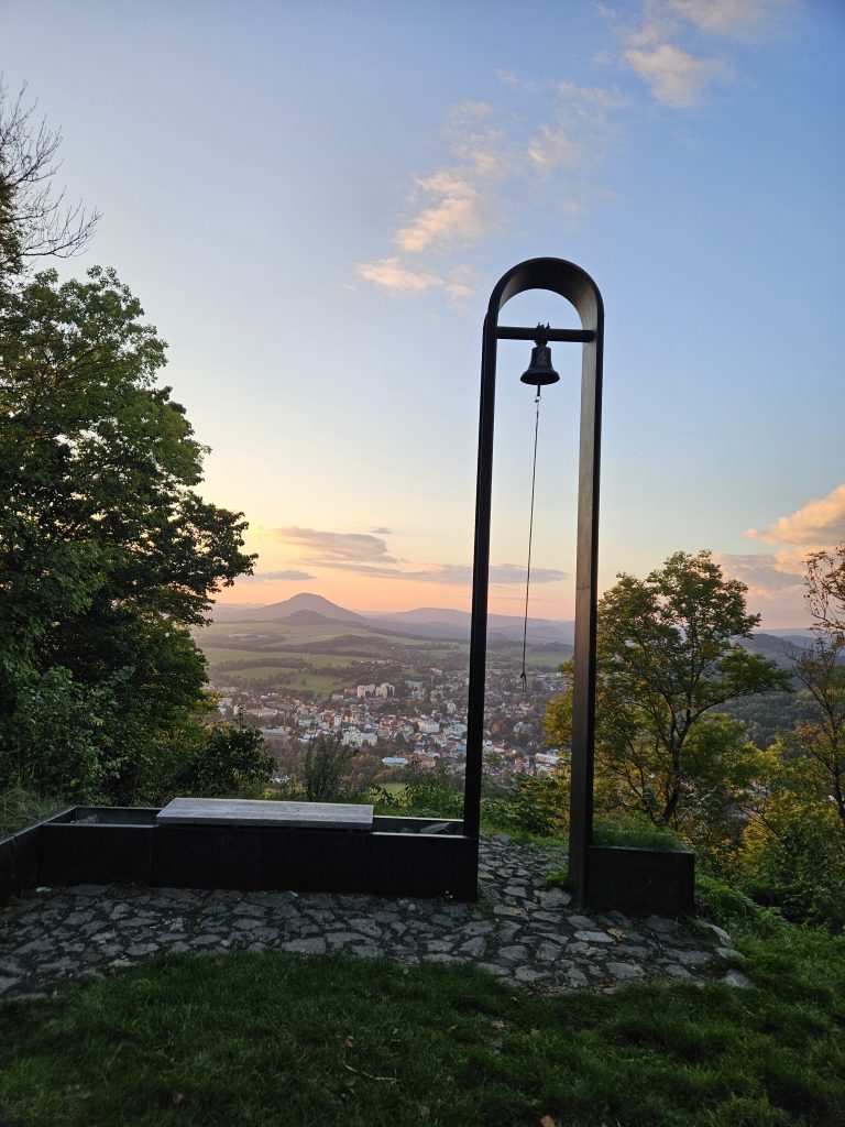 Zamek Kamenice dzwonnica