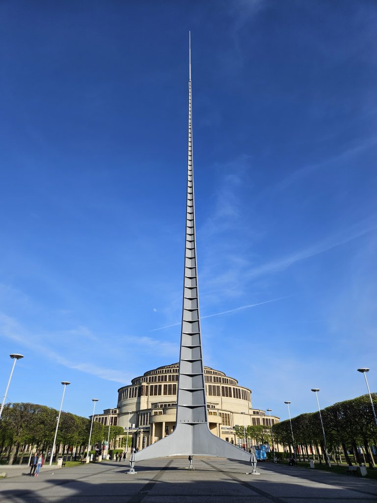 Iglica, plac przed Halą Stulecia