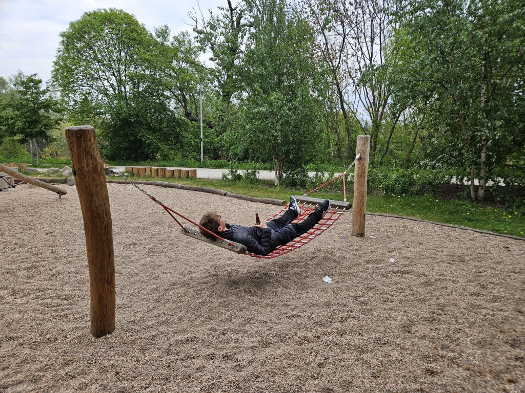 Hamak w parku na Niskich Łąkach